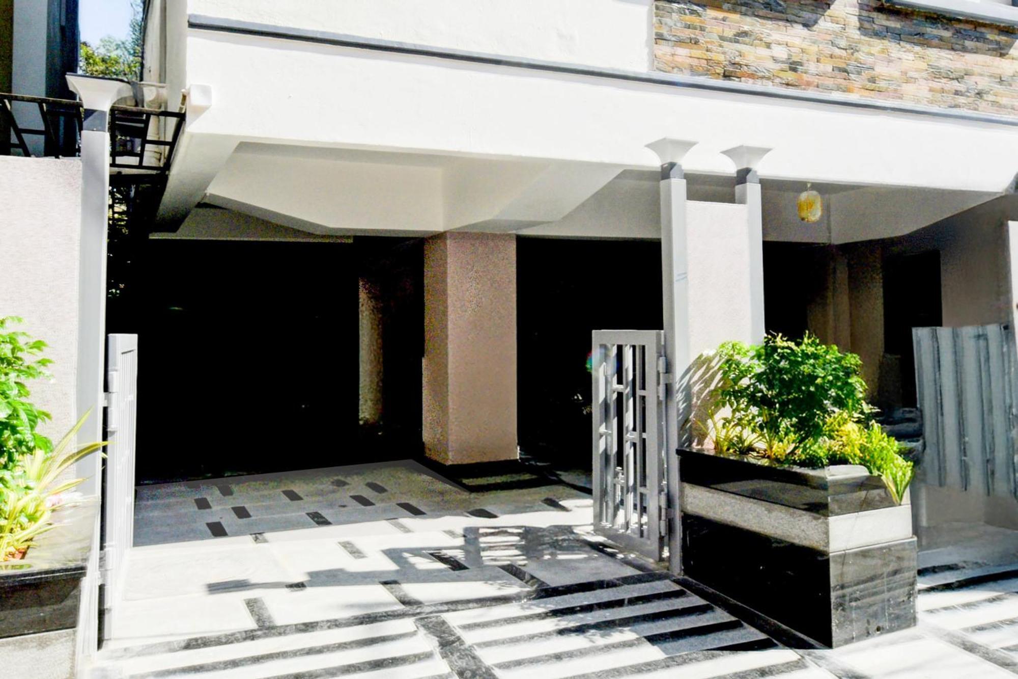 Townhouse Aarav Business Hotel Hyderabad Exterior photo