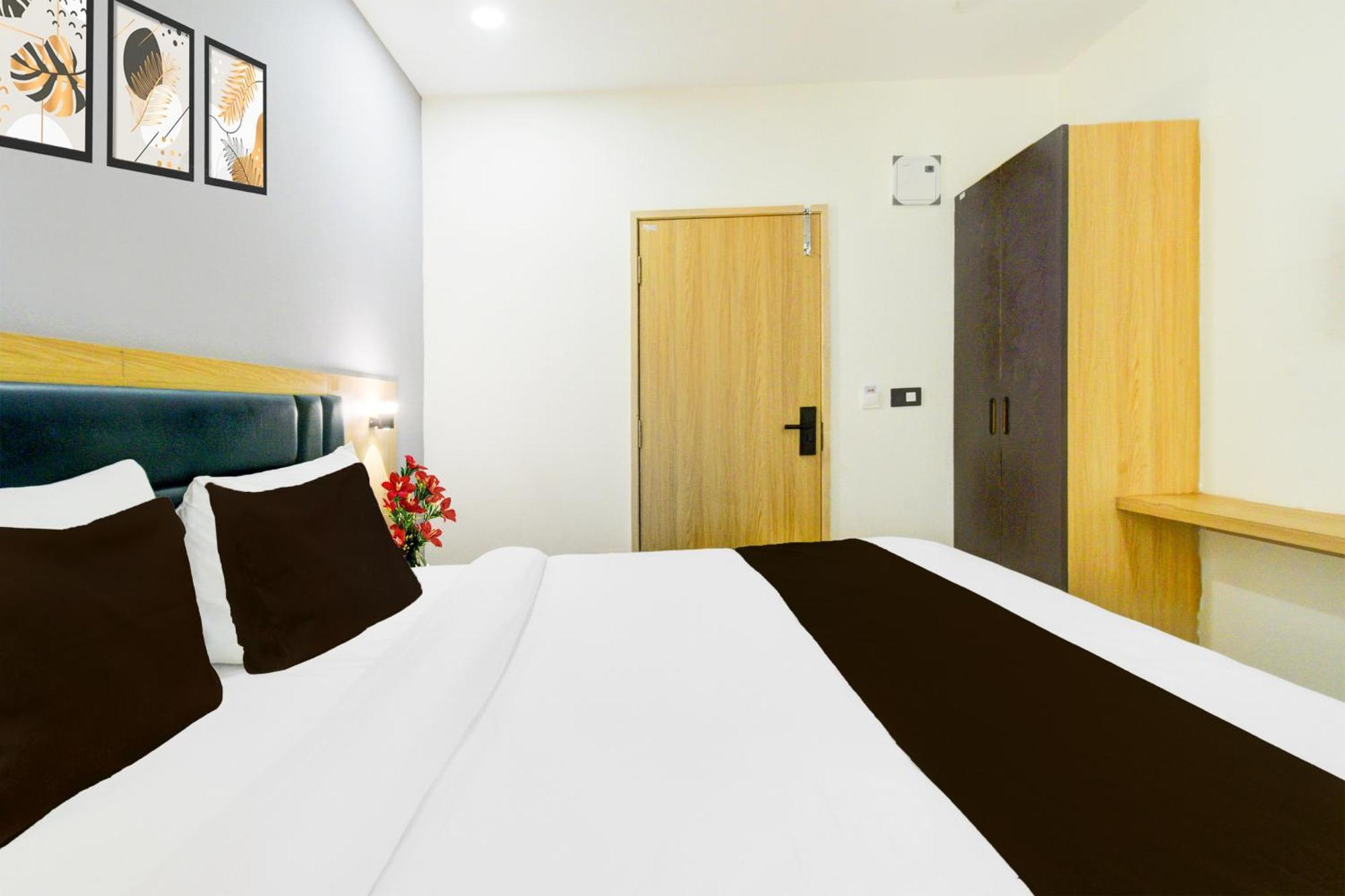 Townhouse Aarav Business Hotel Hyderabad Exterior photo