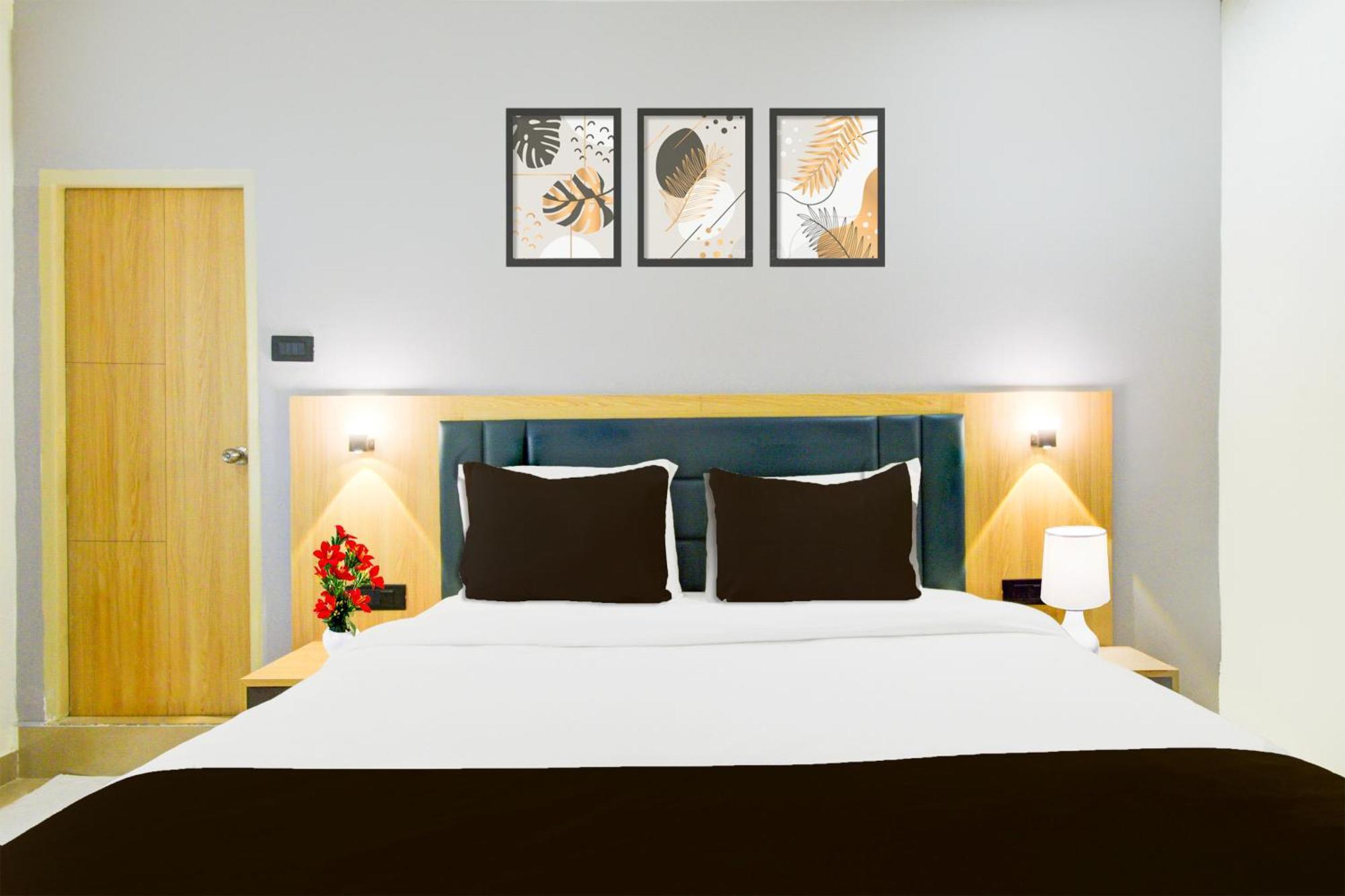 Townhouse Aarav Business Hotel Hyderabad Exterior photo